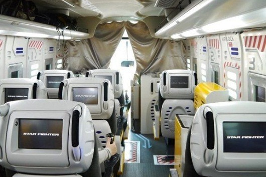 ماجراجویی فضایی در اتوبوس‌های ژاپنی +عکس