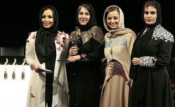 لباس متفاوت بازیگر زن در جشن حافظ