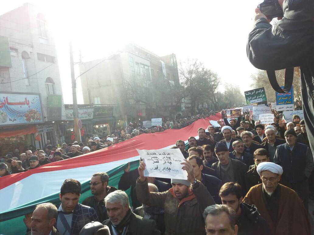 راهپیمایی گسترده مردم انقلابی و ولایی شهرستان خوی در محکومیت فتنه و اغتشاشگران +تصاویر