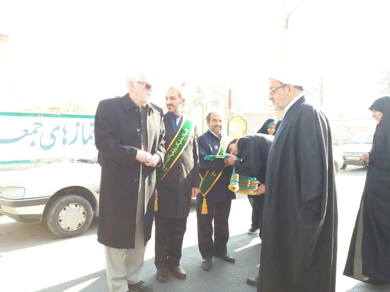 استقبال مردم شهرستان خوي از پرچم متبرک مسجد مقدس جمکران وخادمان آن به روايت تصوير