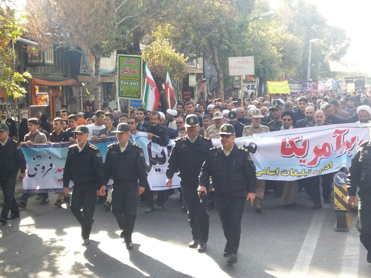 برگزاری راهپیمایی ۱۳ آبان در سالروز مبارزه با استکبار جهانی در شهرستان خویی به روایت از تصویر .