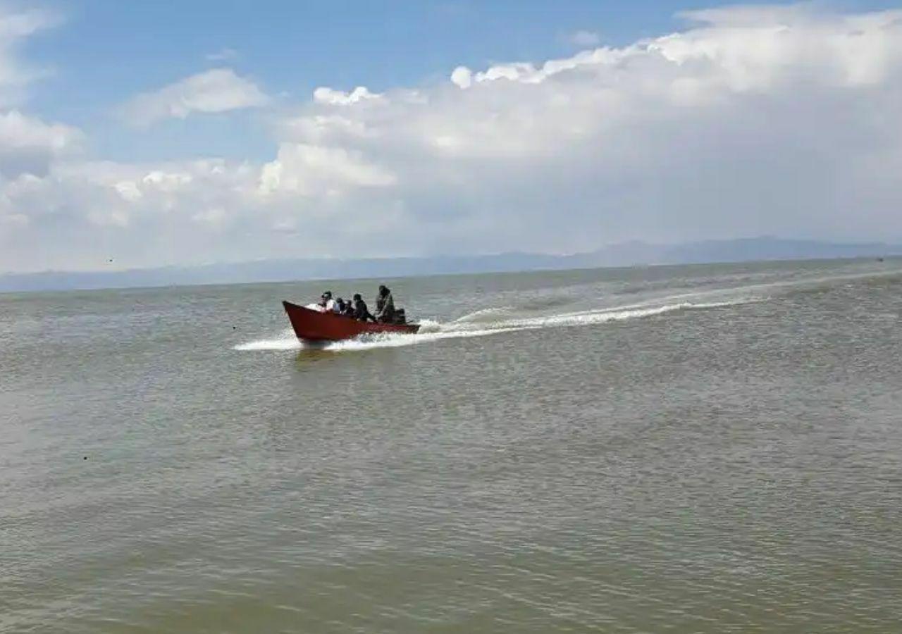نجات گردشگران از غرق شدن در دریاچه ارومیه